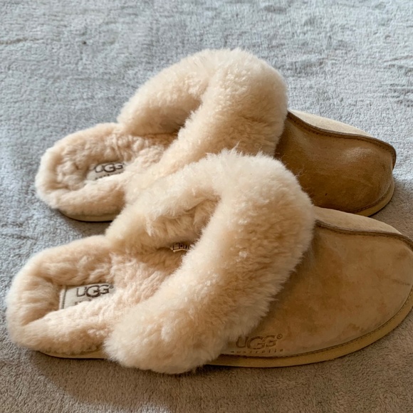 UGG® Women's Scuffette II Shearling Mule Slippers - Women's Size 9 - Picture 8 of 8